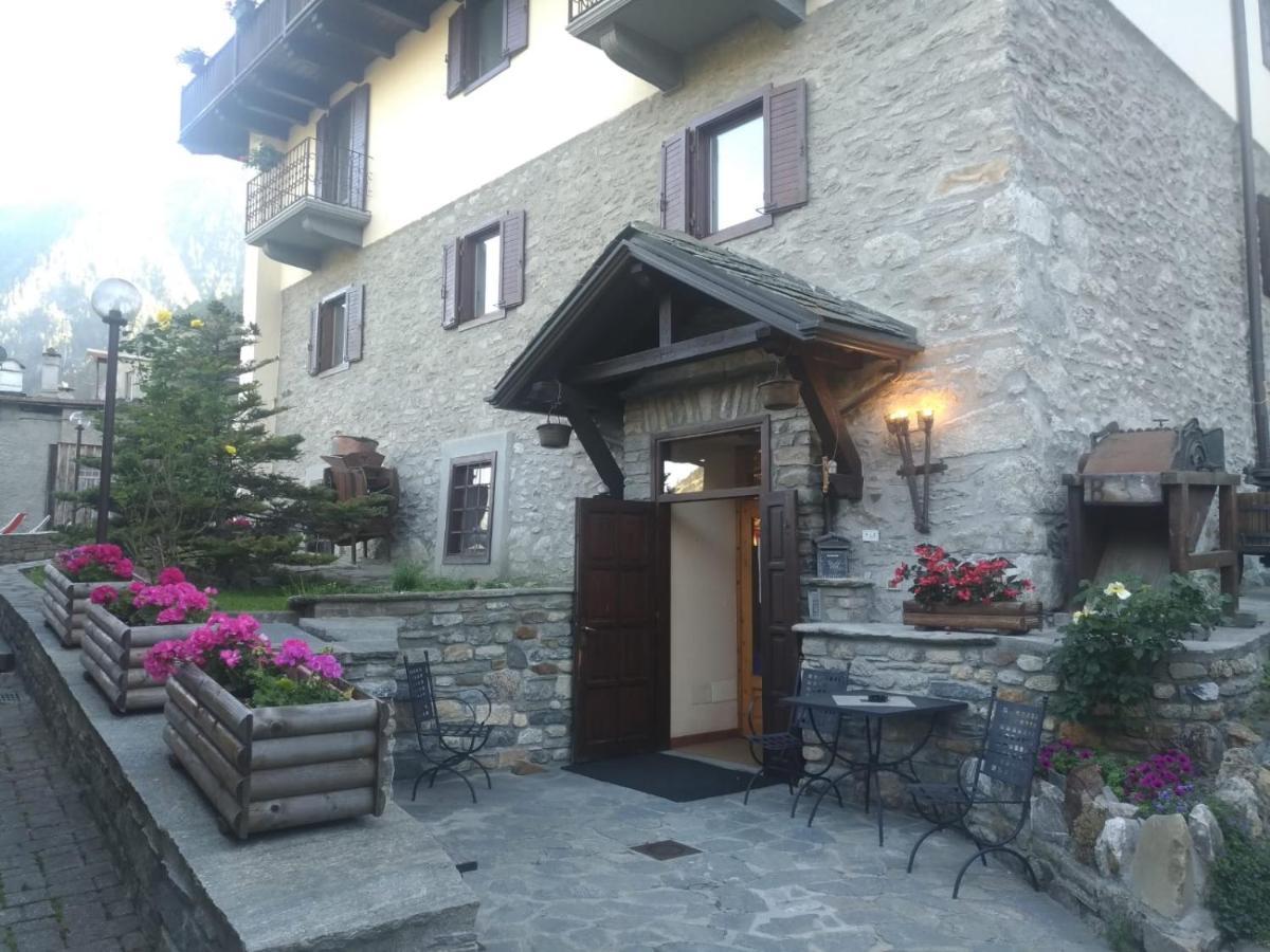 Hotel Ottoz Meuble Courmayeur Ngoại thất bức ảnh