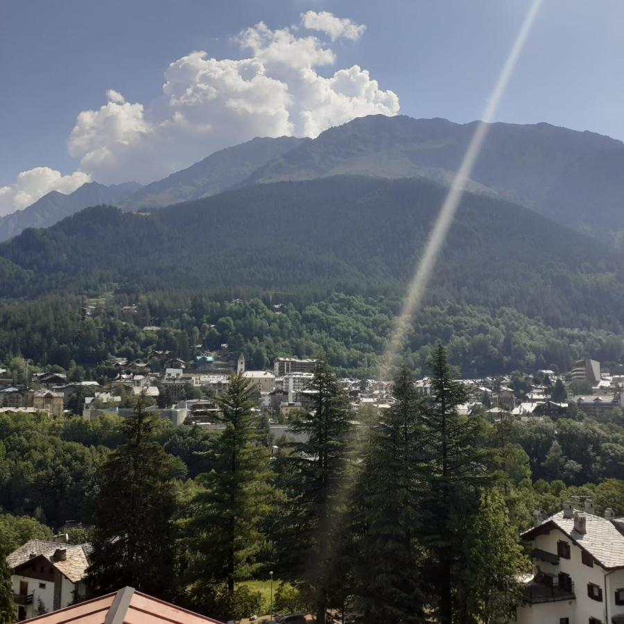 Hotel Ottoz Meuble Courmayeur Ngoại thất bức ảnh