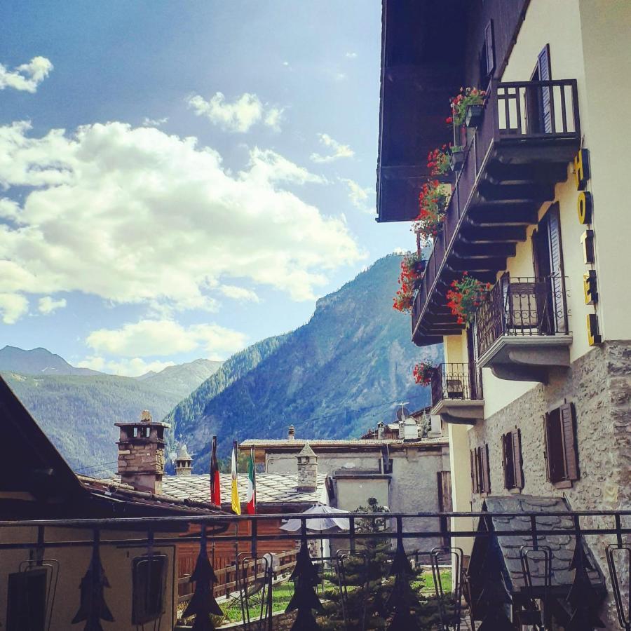 Hotel Ottoz Meuble Courmayeur Ngoại thất bức ảnh