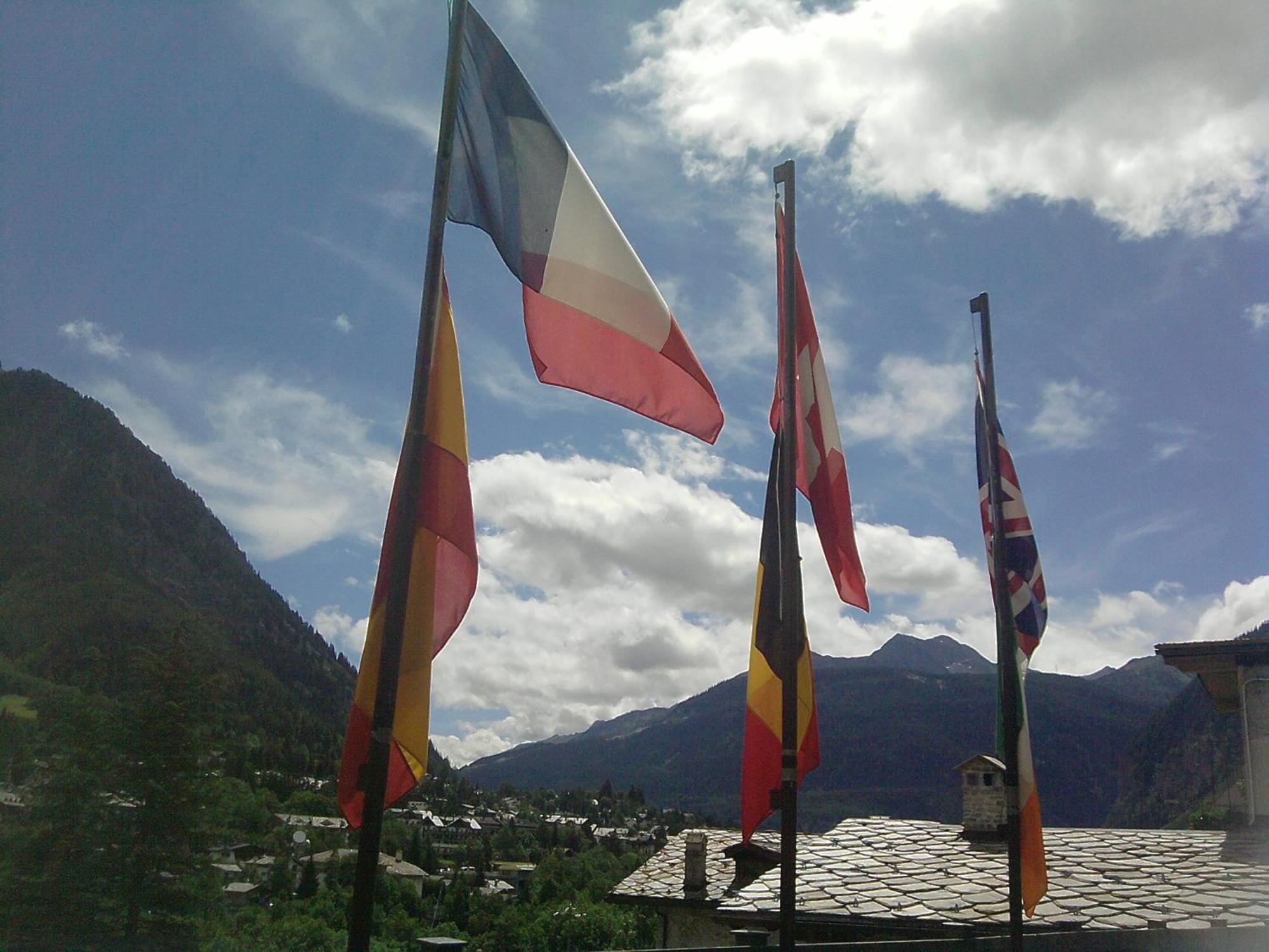 Hotel Ottoz Meuble Courmayeur Ngoại thất bức ảnh