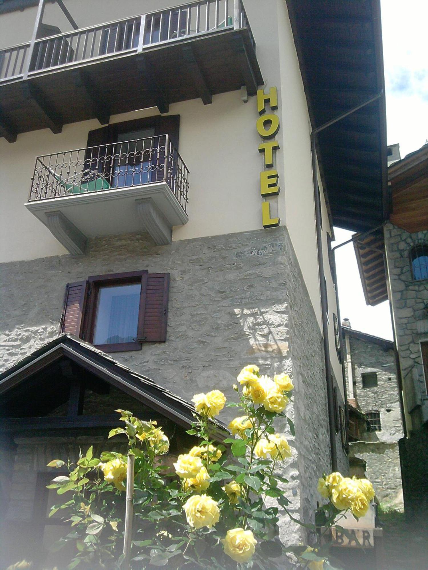 Hotel Ottoz Meuble Courmayeur Ngoại thất bức ảnh