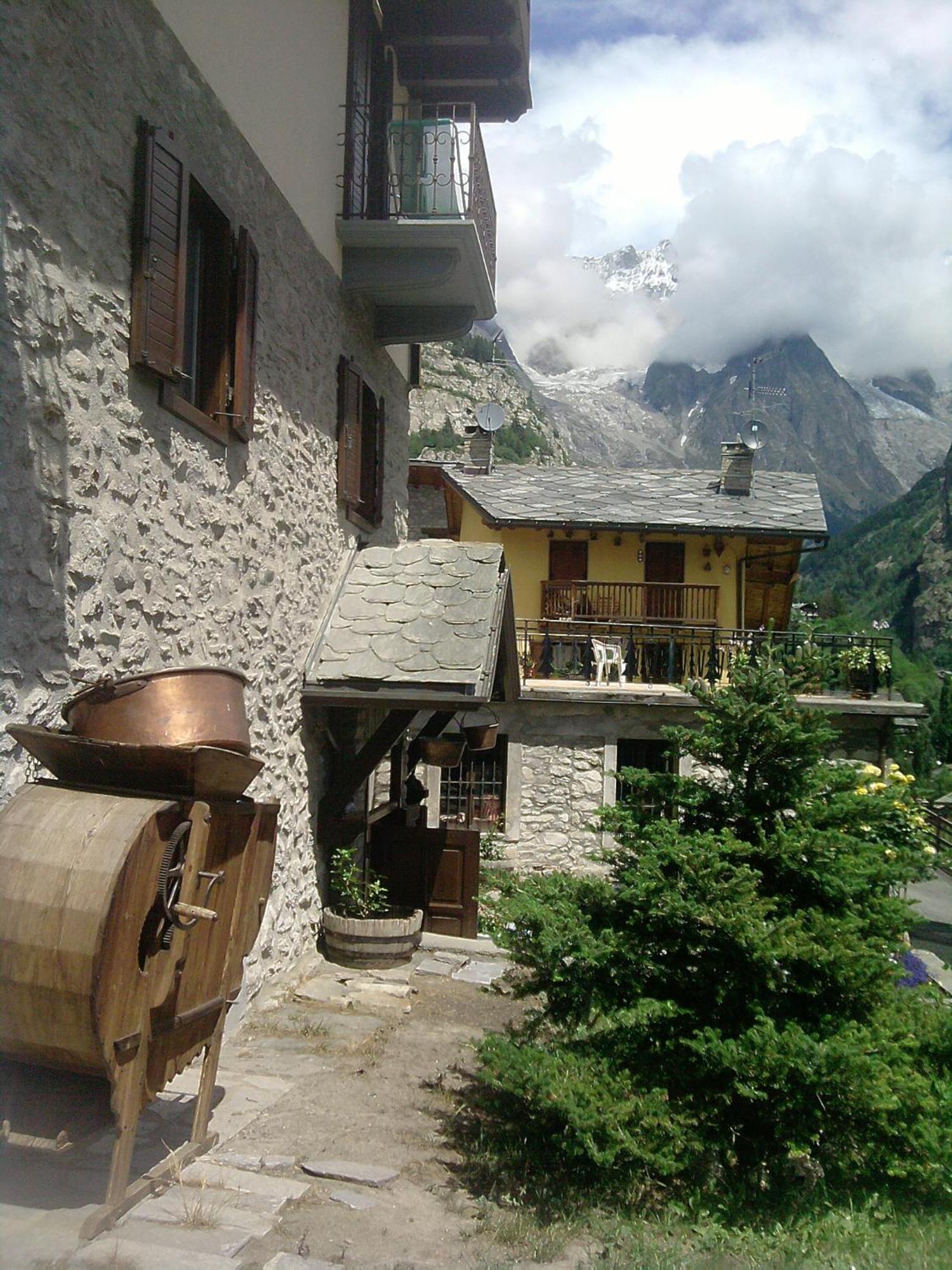 Hotel Ottoz Meuble Courmayeur Ngoại thất bức ảnh
