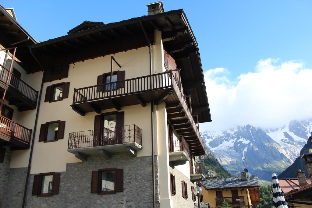 Hotel Ottoz Meuble Courmayeur Ngoại thất bức ảnh