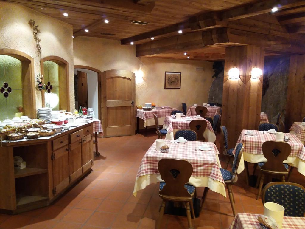 Hotel Ottoz Meuble Courmayeur Ngoại thất bức ảnh