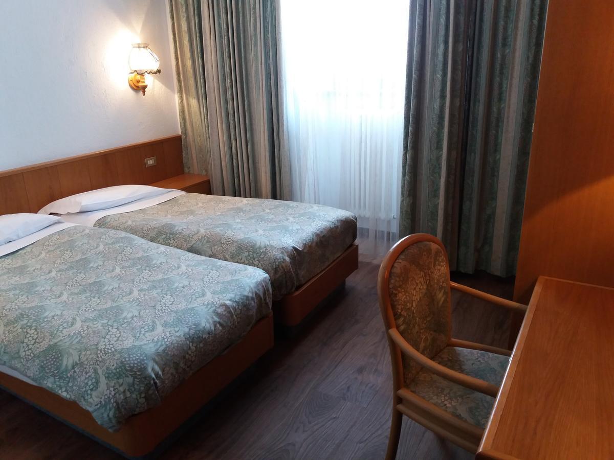 Hotel Ottoz Meuble Courmayeur Ngoại thất bức ảnh