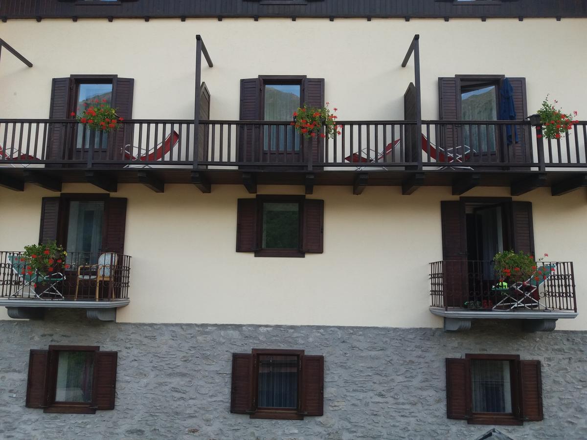 Hotel Ottoz Meuble Courmayeur Ngoại thất bức ảnh