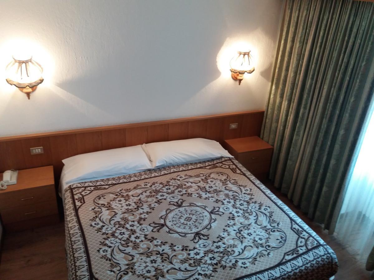 Hotel Ottoz Meuble Courmayeur Ngoại thất bức ảnh