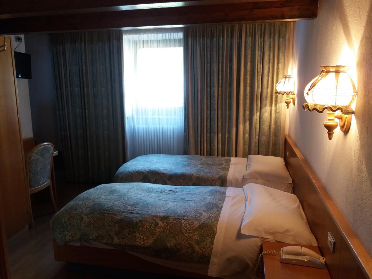 Hotel Ottoz Meuble Courmayeur Ngoại thất bức ảnh