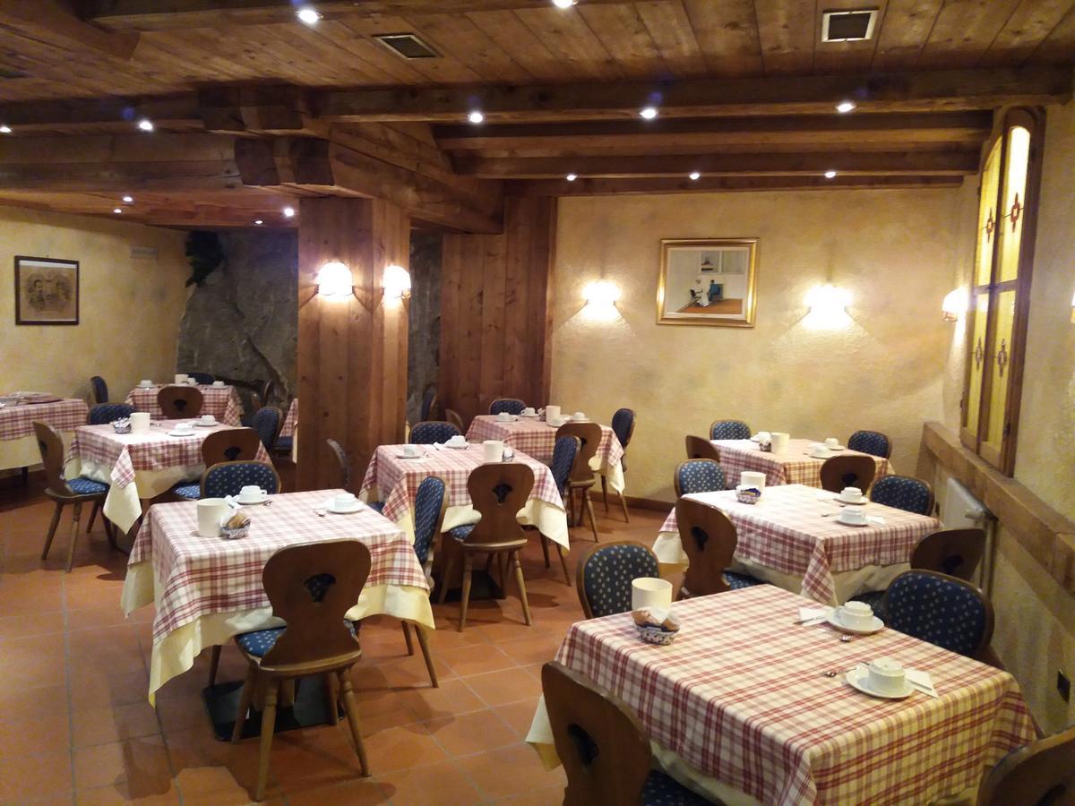 Hotel Ottoz Meuble Courmayeur Ngoại thất bức ảnh