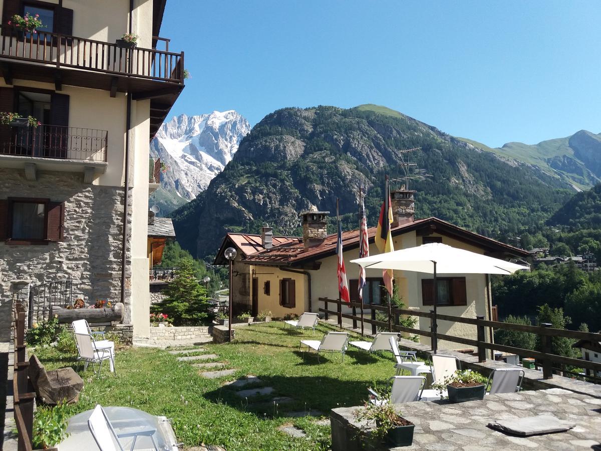 Hotel Ottoz Meuble Courmayeur Ngoại thất bức ảnh