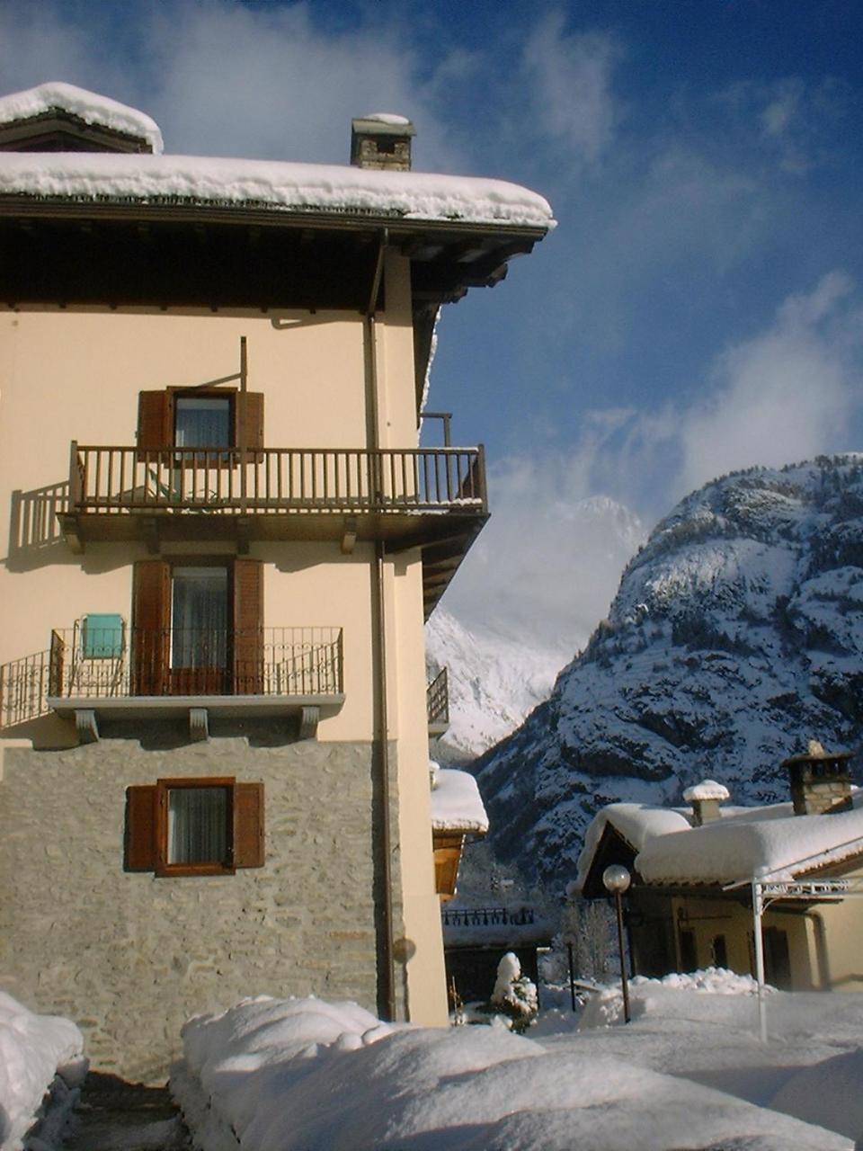 Hotel Ottoz Meuble Courmayeur Ngoại thất bức ảnh