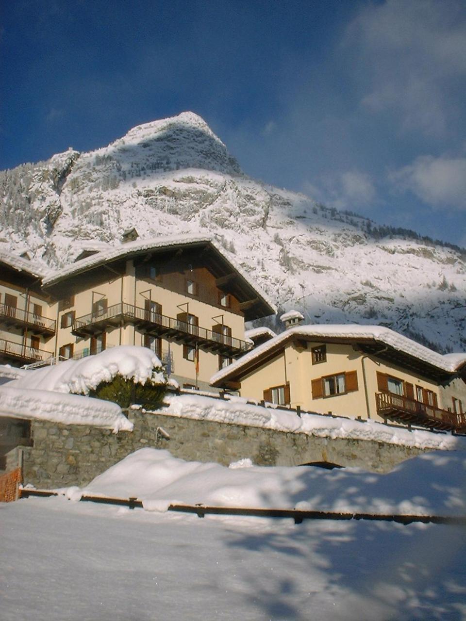 Hotel Ottoz Meuble Courmayeur Ngoại thất bức ảnh