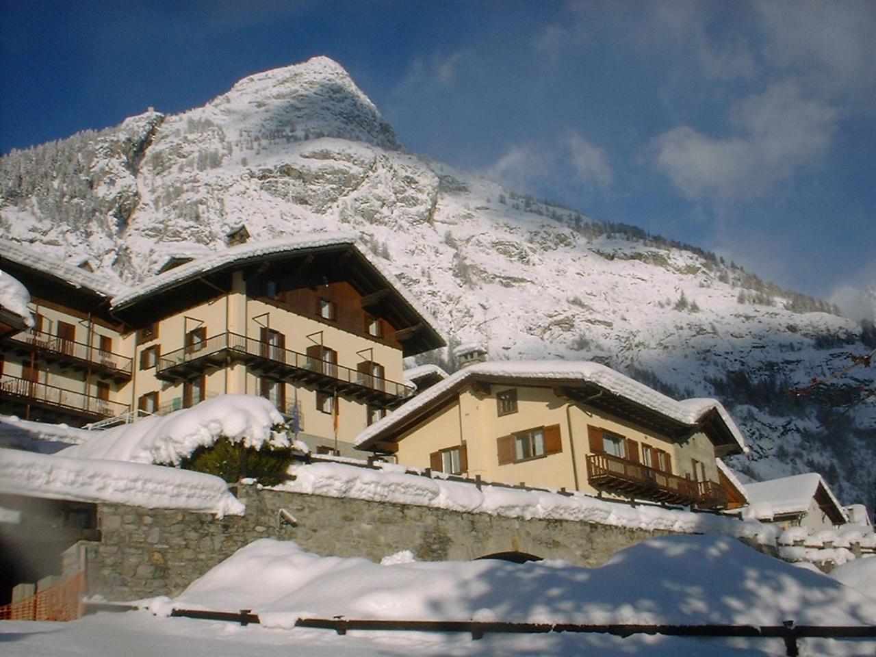 Hotel Ottoz Meuble Courmayeur Ngoại thất bức ảnh