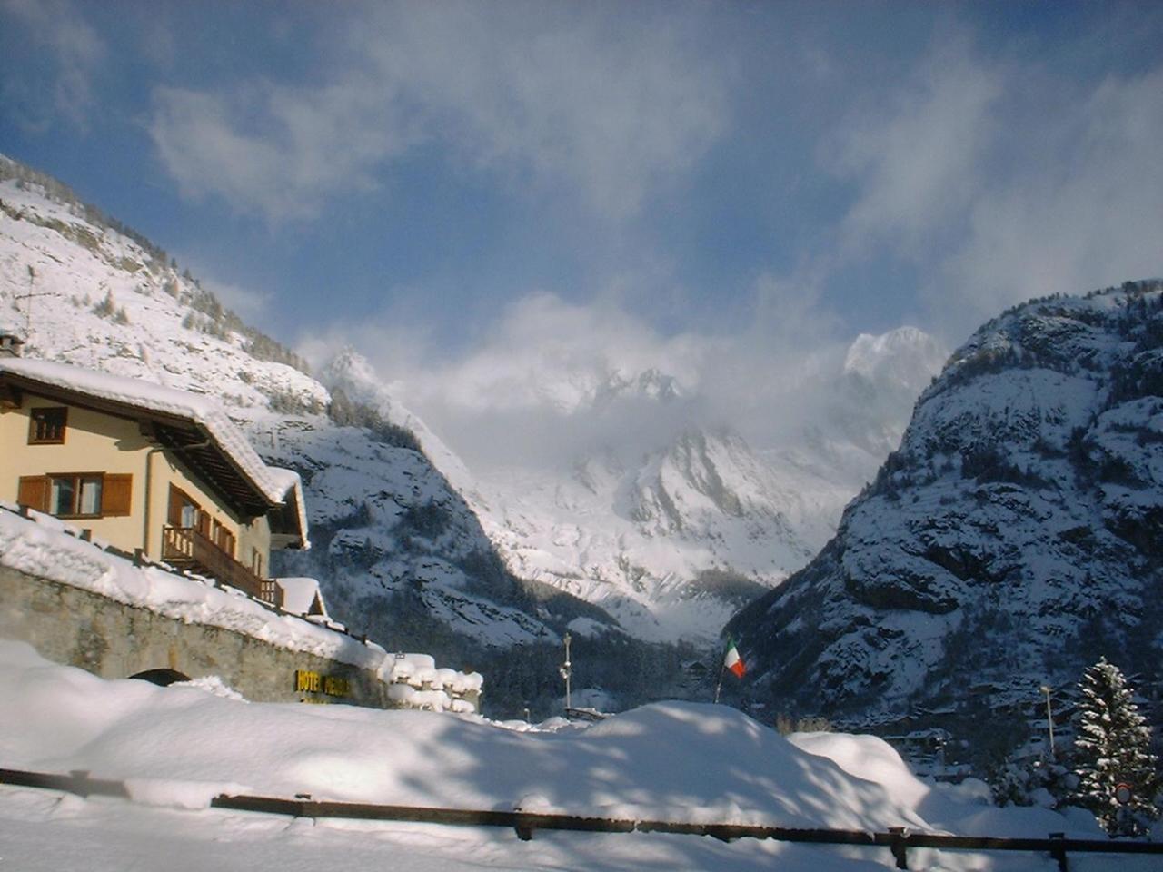 Hotel Ottoz Meuble Courmayeur Ngoại thất bức ảnh