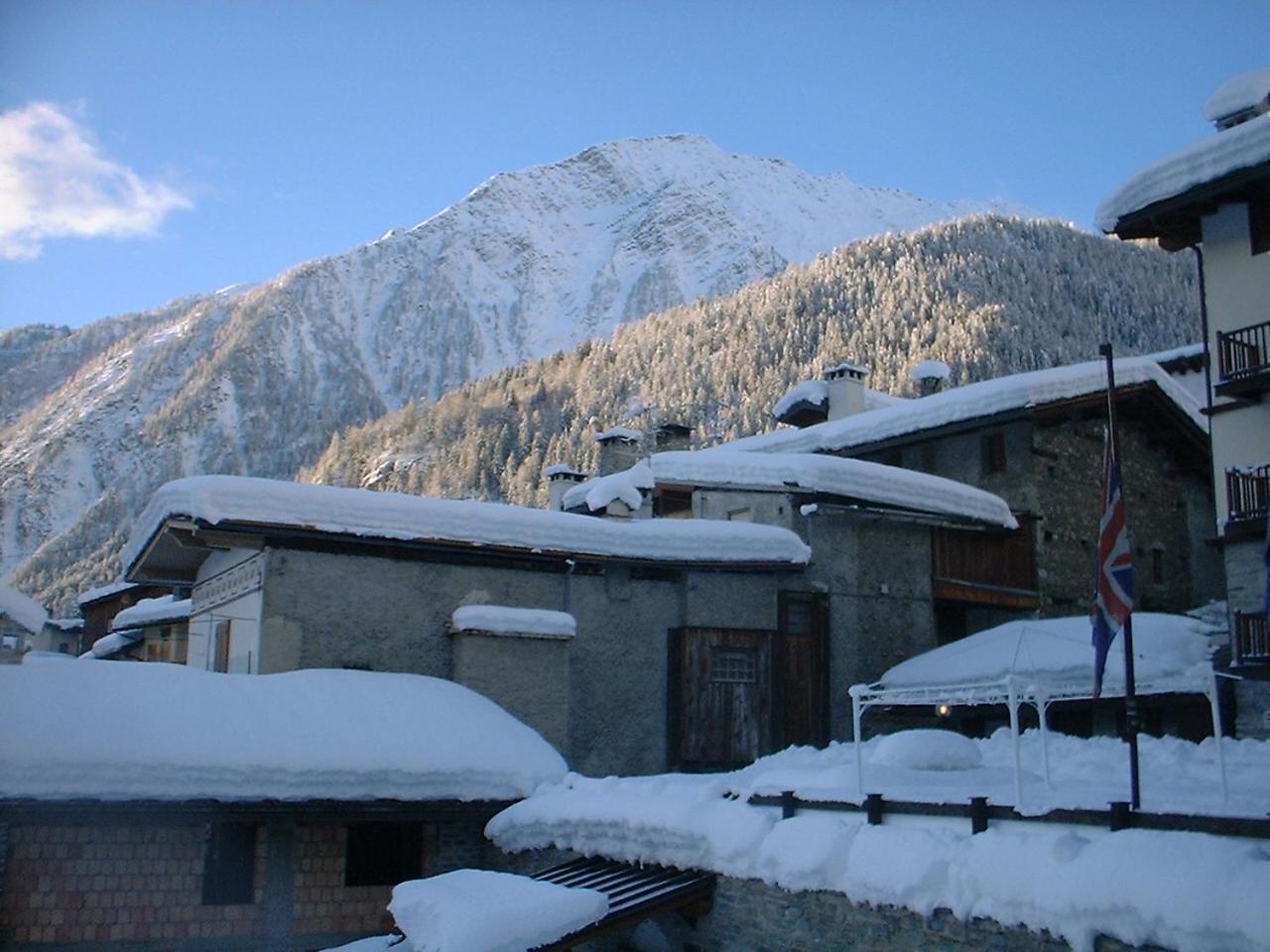 Hotel Ottoz Meuble Courmayeur Ngoại thất bức ảnh